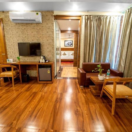 Hotel Divine Lakshmi Ganga Ришикеш Экстерьер фото