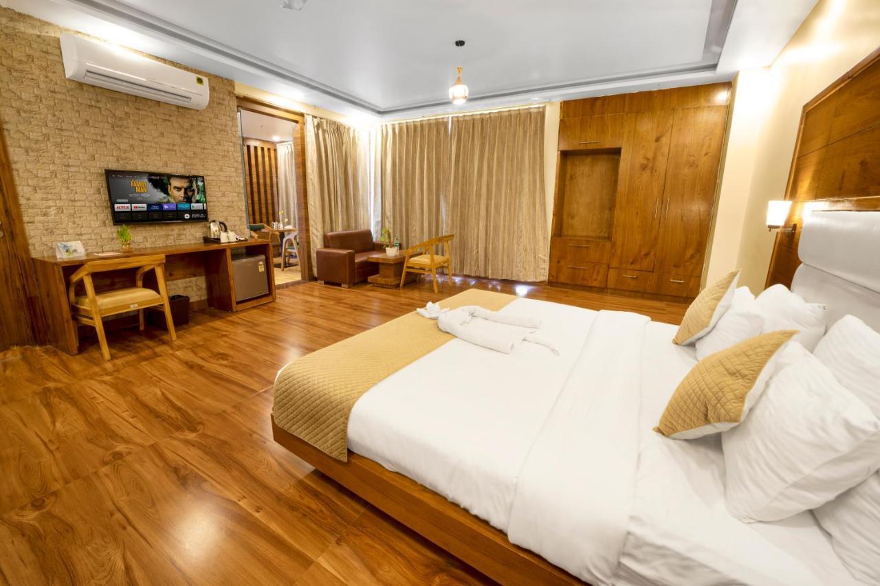 Hotel Divine Lakshmi Ganga Ришикеш Экстерьер фото