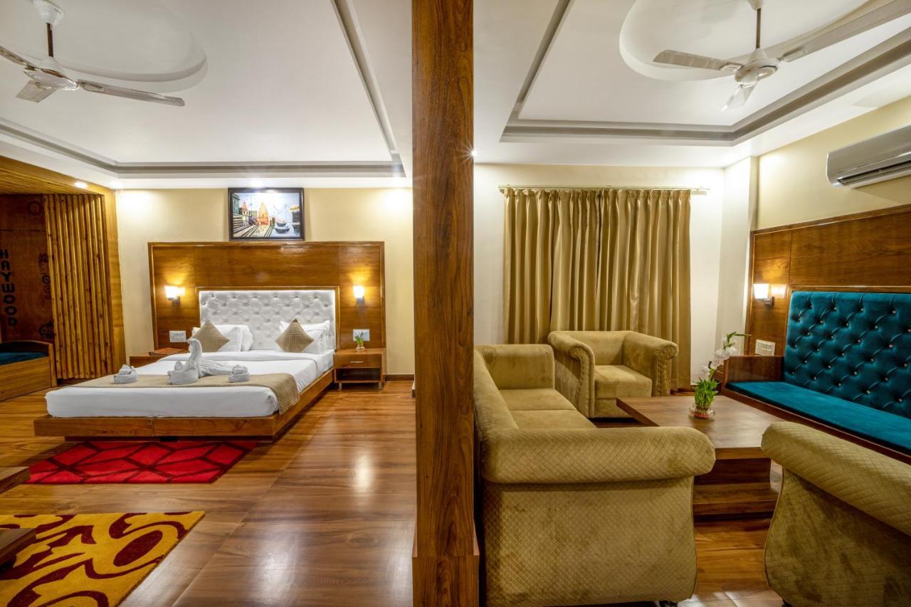 Hotel Divine Lakshmi Ganga Ришикеш Экстерьер фото