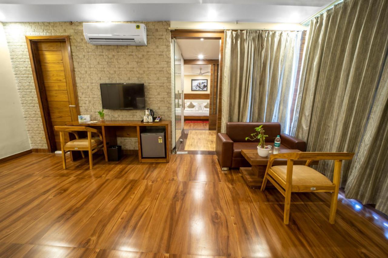 Hotel Divine Lakshmi Ganga Ришикеш Экстерьер фото