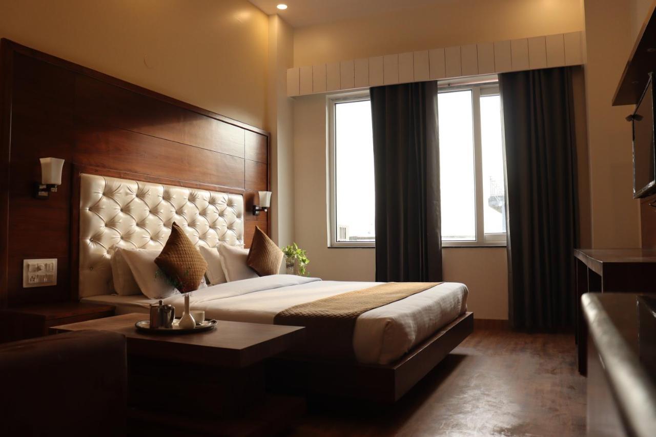 Hotel Divine Lakshmi Ganga Ришикеш Экстерьер фото