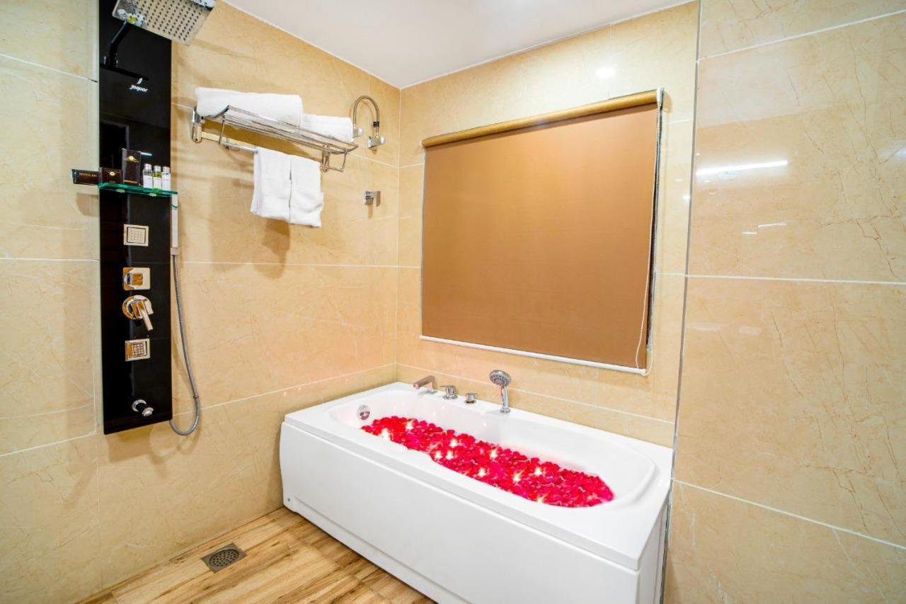 Hotel Divine Lakshmi Ganga Ришикеш Экстерьер фото
