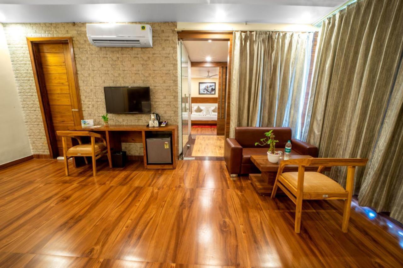 Hotel Divine Lakshmi Ganga Ришикеш Экстерьер фото